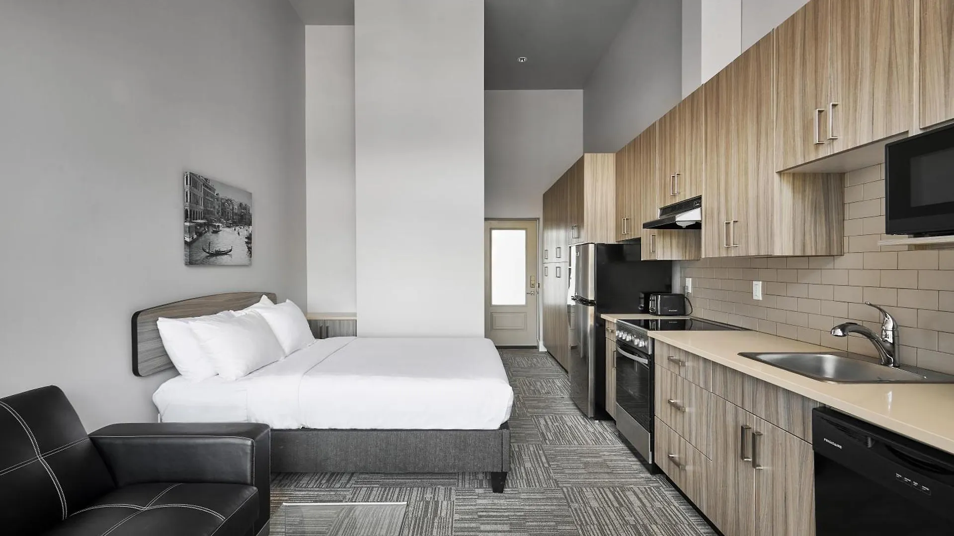 Aparthotel Solo Suites Langford Canada