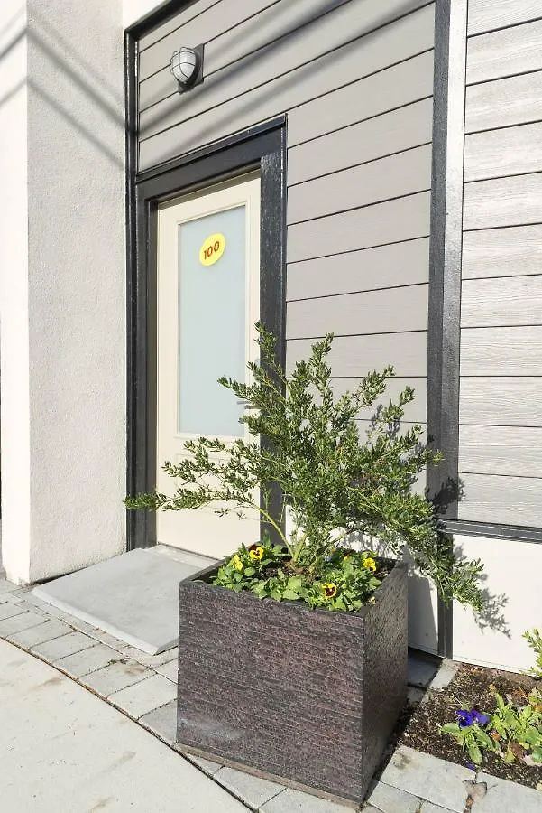 Aparthotel Solo Suites Langford Canada